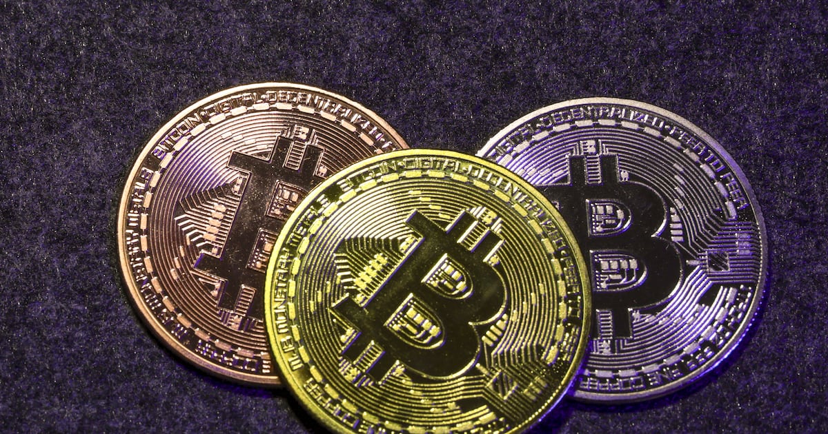 Bitcoin va Neft: Haqiqiy Bog‘liqlik Yo‘q