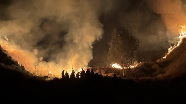 Пожар разрастается, Бромо полностью закрыт для туристов
