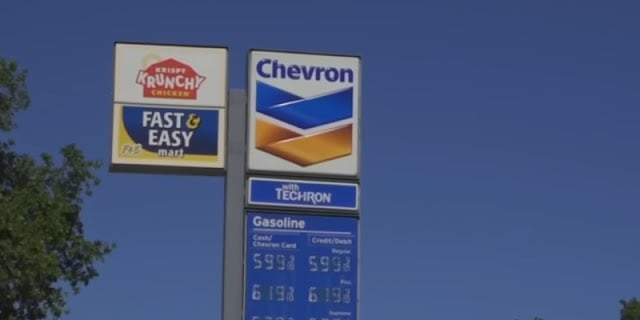 إيران تسخر من الولايات المتحدة بشأن أسعار البنزين بعد فشل المفاوضات النووية