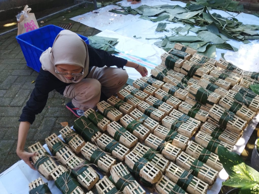 Minimiser les déchets plastiques, la régence de Banyuwangi encourage l'utilisation de paniers en bambou pour la viande de sacrifice