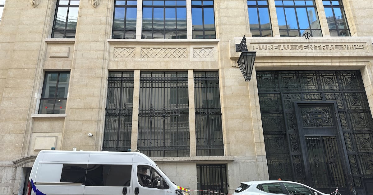 Insiden nyaris terjadi di Paris: rencana pengeboman bank remaja digagalkan