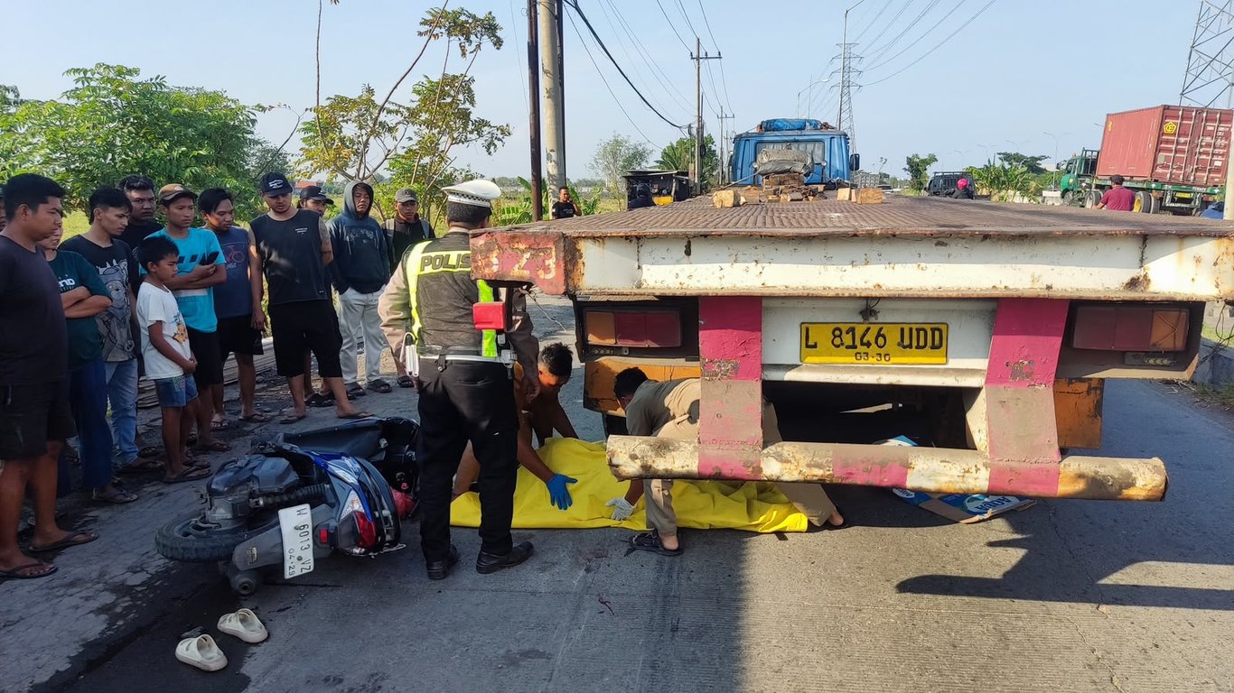 Kecelakaan Maut di Porong Sidoarjo: Pengendara Motor Tewas Terlindas Trailer