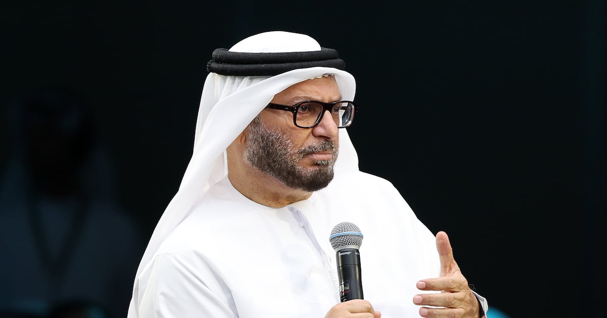 قرقاش الإماراتي حول محادثات إيران وأمريكا