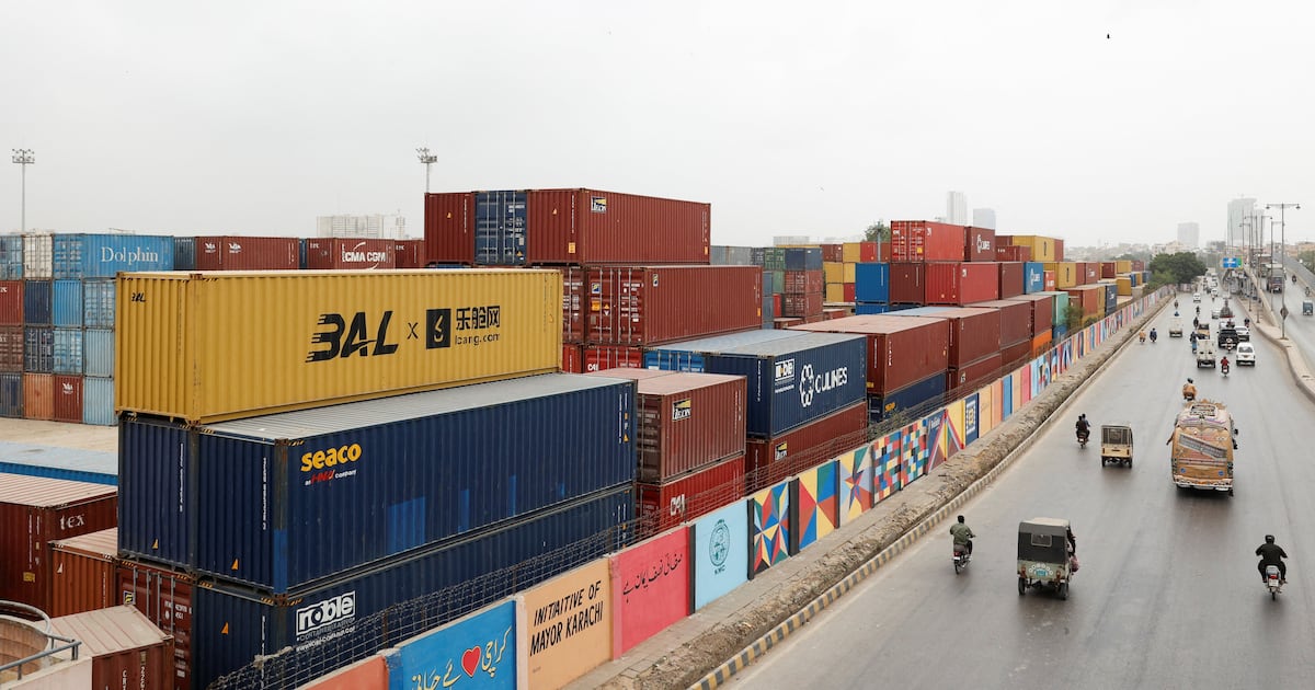 Pakistan waxay furay waddooyinka dhulka u sii socda Iran iyadoo ay ku jirto kufsiga US-ka, taasoo suurtagal u noqonaysa in ay isbeddesho nidaamka ganacsiga.
