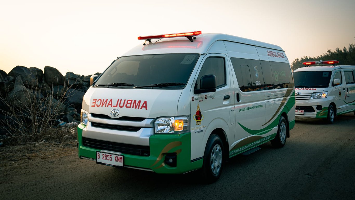 Rihlah YANMU Sowan ka Pesantren Bahrul Ulum Jombang, Wakafkeun Dua Unit Ambulans jeung Sarébu Al-Quran