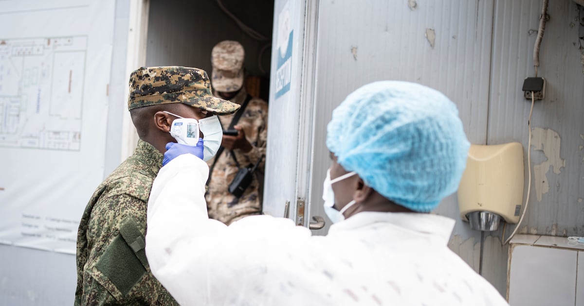 UAE ngomong serangan Barakah iku 'garis abang', Senat AS gerak mbatesi perang Iran, larangan perjalanan Ebola mulai