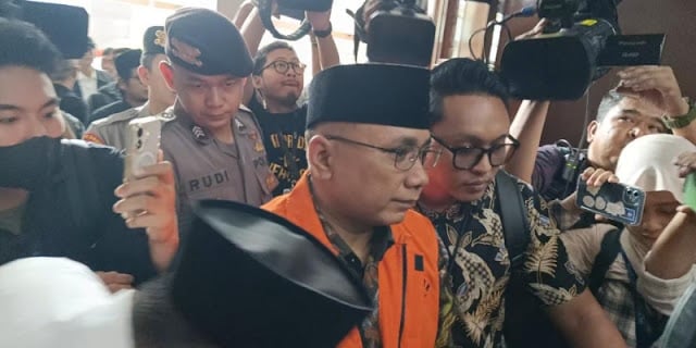 KPK Prosecutor Unveils Alleged Backdated Hajj Quota Decree by Gus Yaqut
