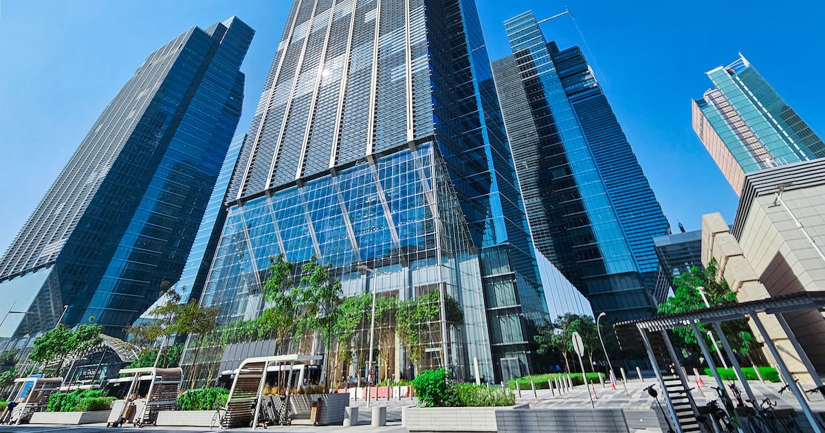 تحركات الإمارات الاستثمارية الاستراتيجية وسط توترات إقليمية