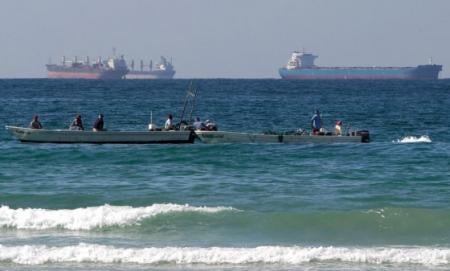 Prezident Trump Ironga nisbatan davomli harbiy operatsiylardan ko‘ra portlar blokadasini tanladi