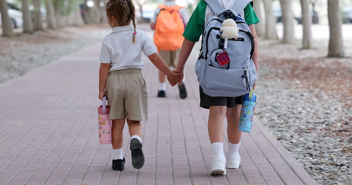 Pembukaan kembali penitipan anak di UAE