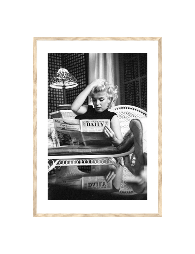 Marilyn Monroe Reading