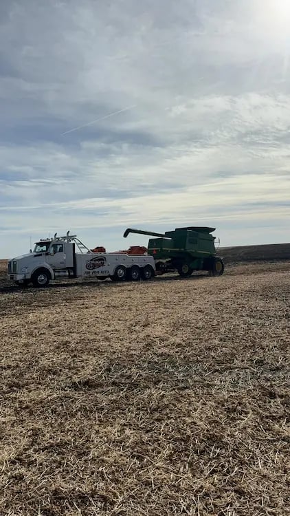 Image of Gordon's Towing & Recovery on the job