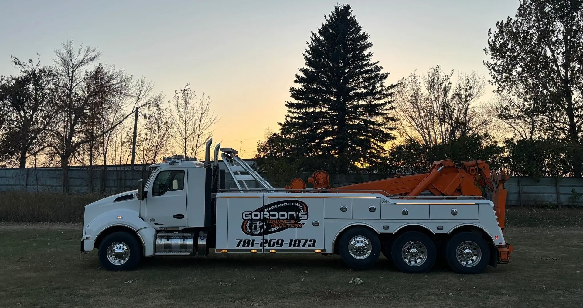 Image of Gordon's Towing & Recovery on the job