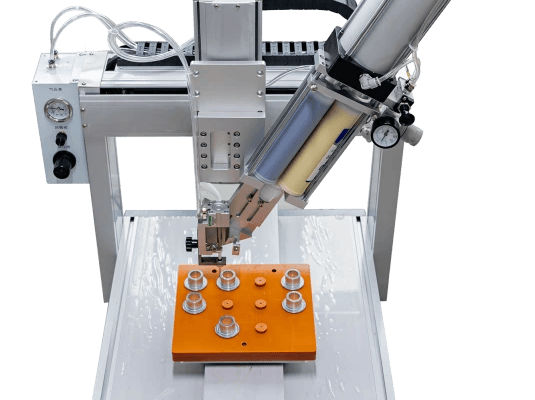 深圳市小茂自动化科技有限公司在精密控制领域拥有丰富的经验。其AB点胶机系列融合了多项前沿技术，并在关键维度