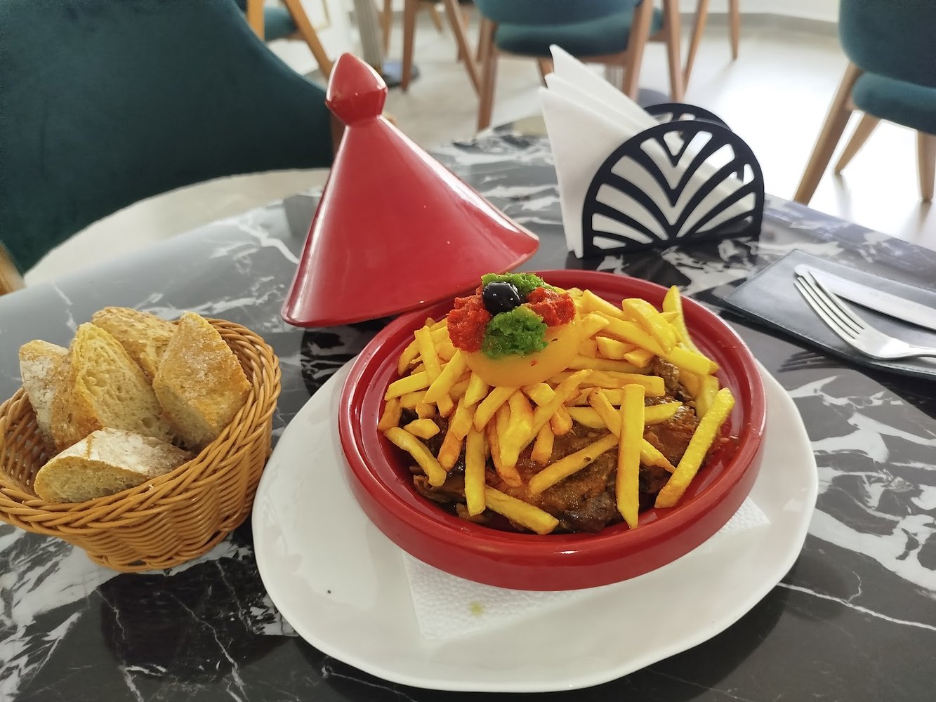 Monty's Cafe & Restaurant