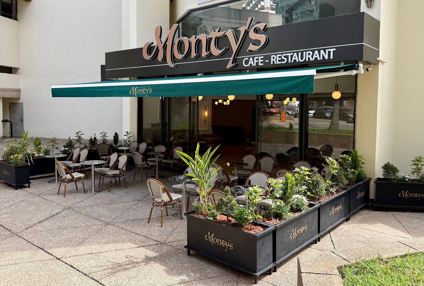 Monty's Cafe & Restaurant