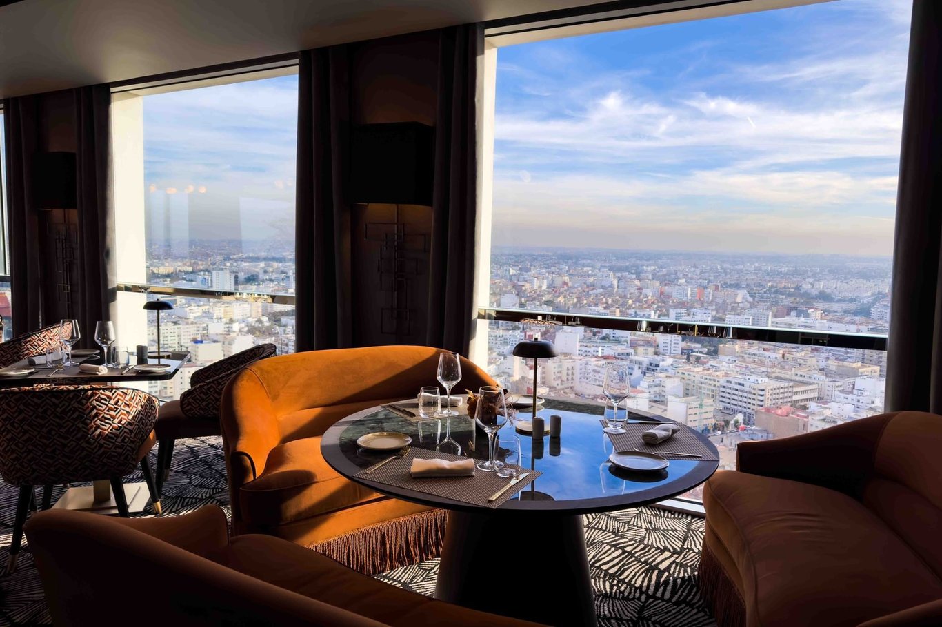 Sky 28 Rooftop Lounge, Kenzi Tower
