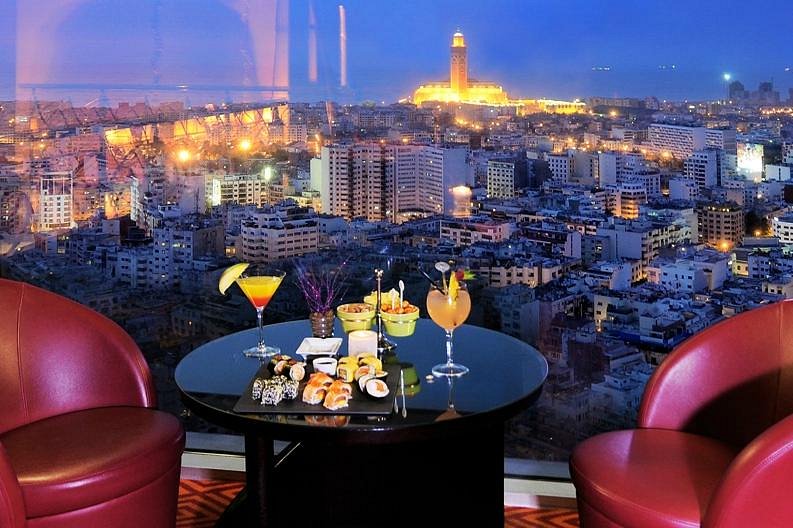سكاي 28، بار بانورامي في فندق كنزي تاور