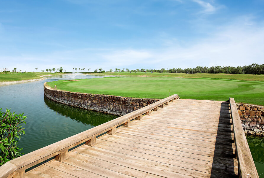 The Tony Jacklin Casablanca