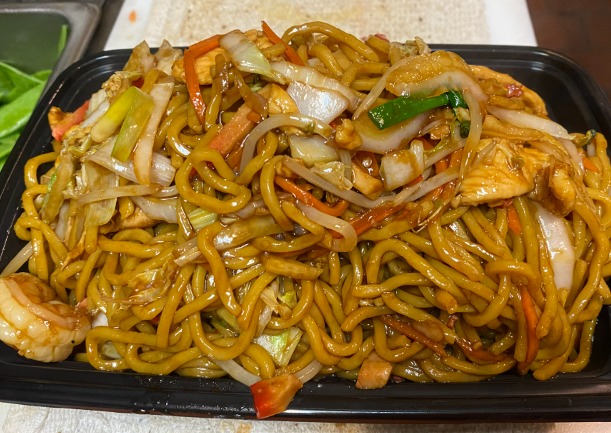 32. House Special Lo Mein<br>本楼捞面