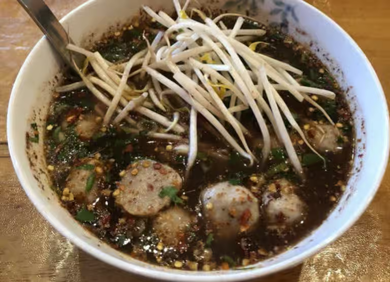 P9. Pork Noodle Soup (Moo Num Tok)