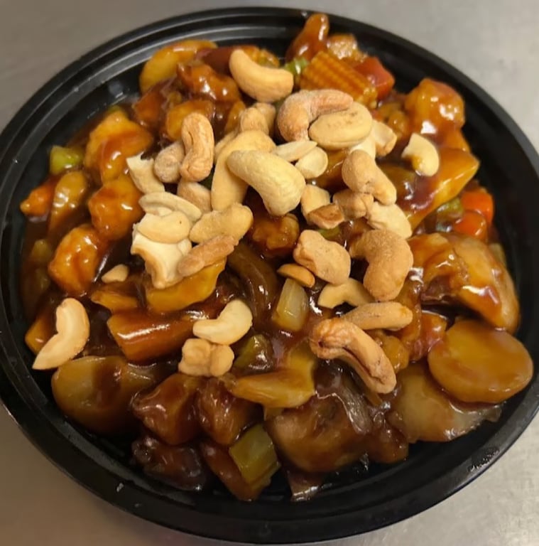 腰果鸡 <br> Chicken w. Cashewnuts