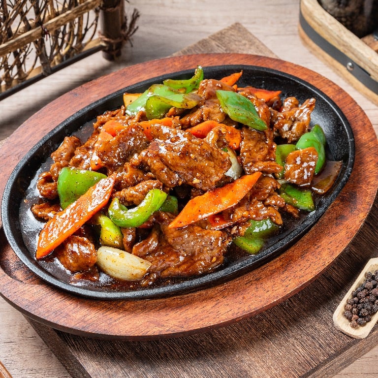 Black Pepper Beef Steak on Sizzling Platter