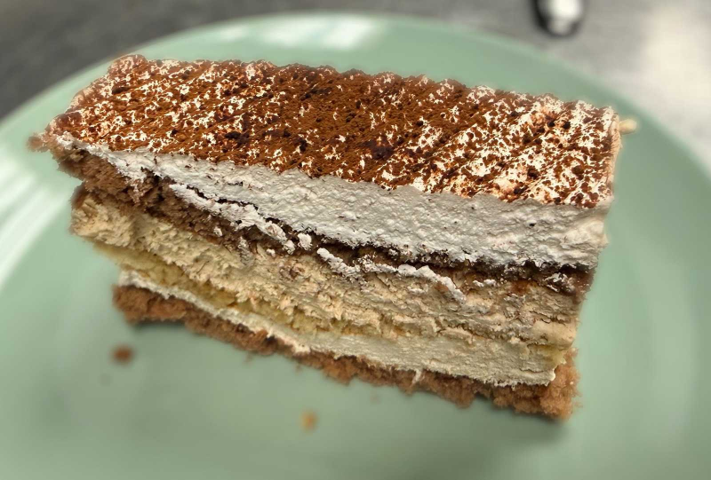 Tiramisu Cake