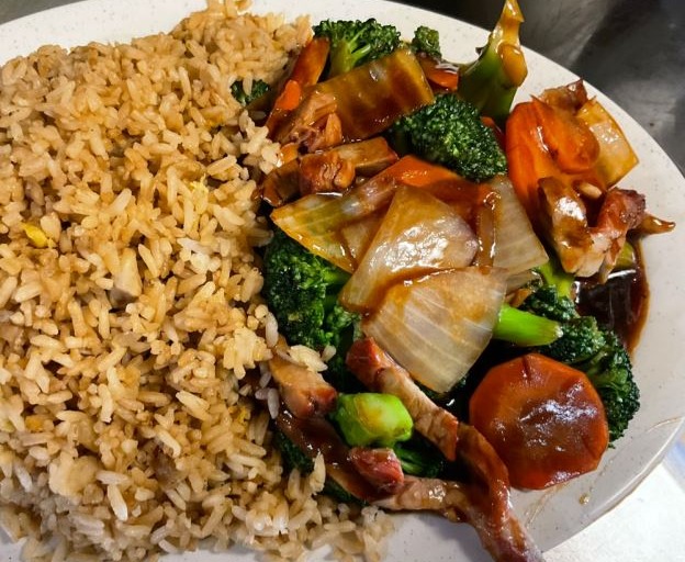 L17. BBQ Pork with Broccoli 芥兰叉烧