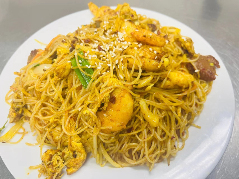 R8. Singapore Rice Noodles