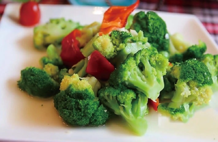 89. Broccoli With Chopped Garlic<br>蒜蓉西兰花