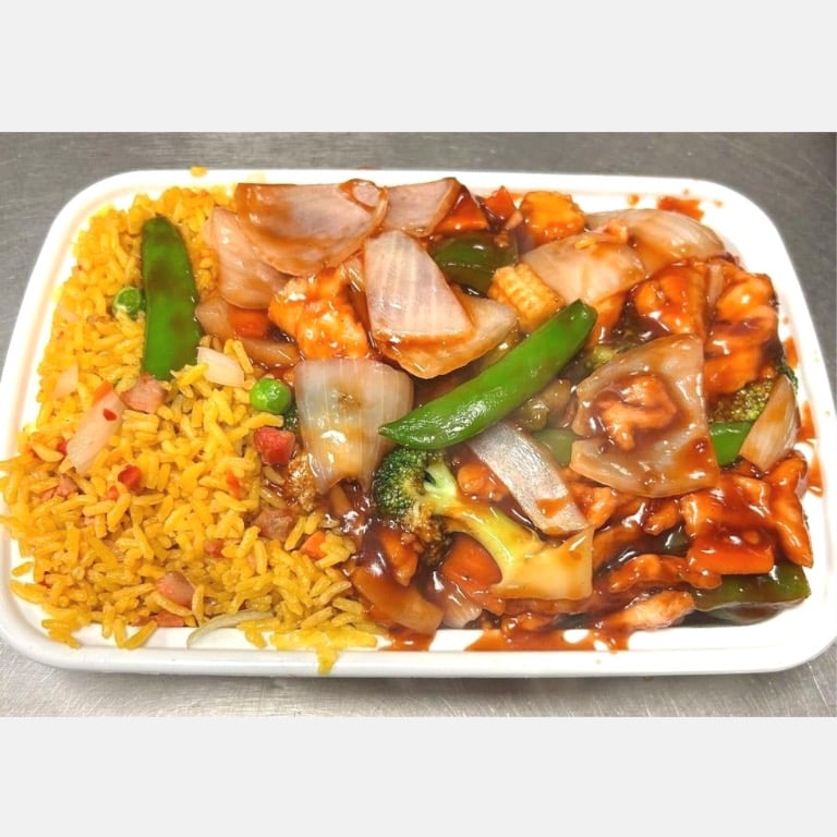 C 8. Chicken w. Garlic Sauce