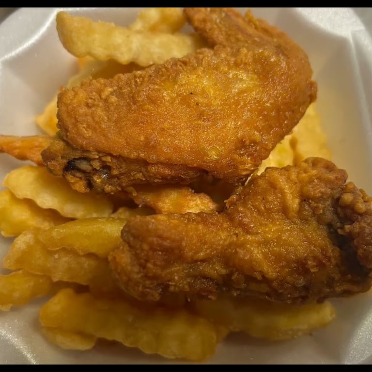 鸡翅薯条Kid‘s Chicken Wing (2pc）with French Fries