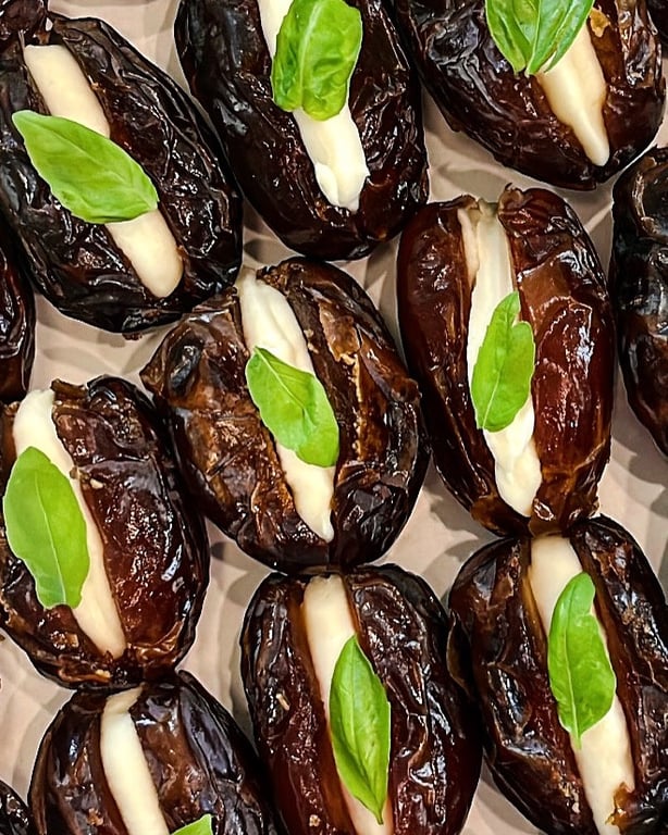 Dattes fromage & basilic