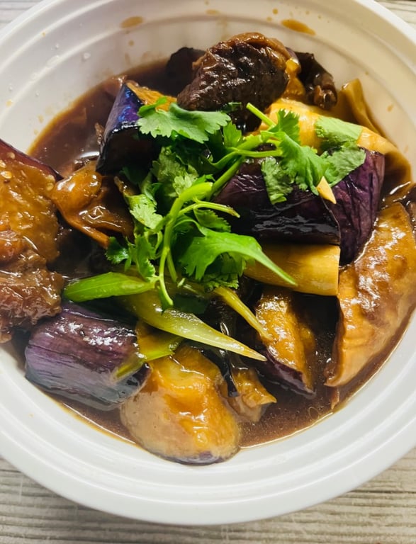 牛腩茄子煲 Braised Beef Brisket & Eggplant Pot