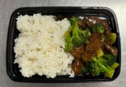 R19. 西芥兰牛肉饭 Beef Broccoli