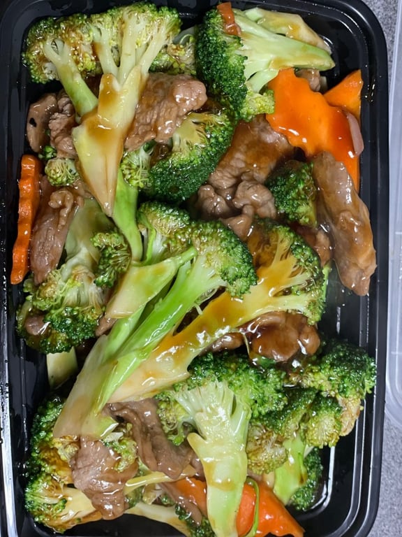 D8. Beef w. Broccoli 芥兰牛