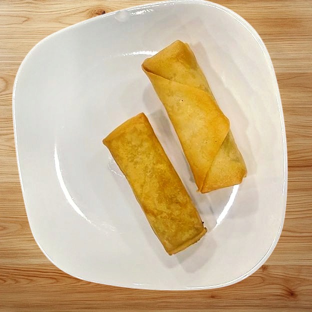 2. Spring Roll (2pcs)