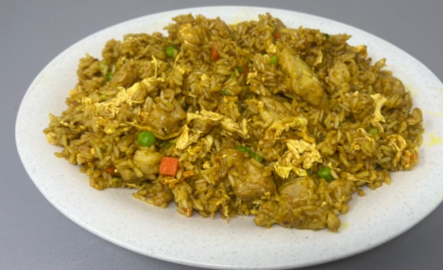 F4. Curry Style Chicken Fried Rice