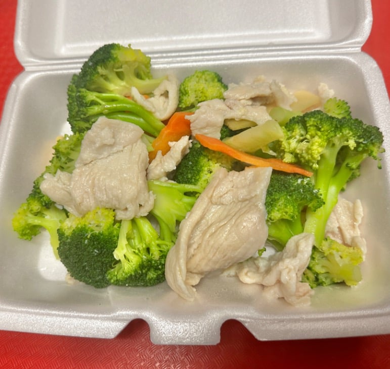 101. Steamed Chicken w. Broccoli 水煮芥兰鸡