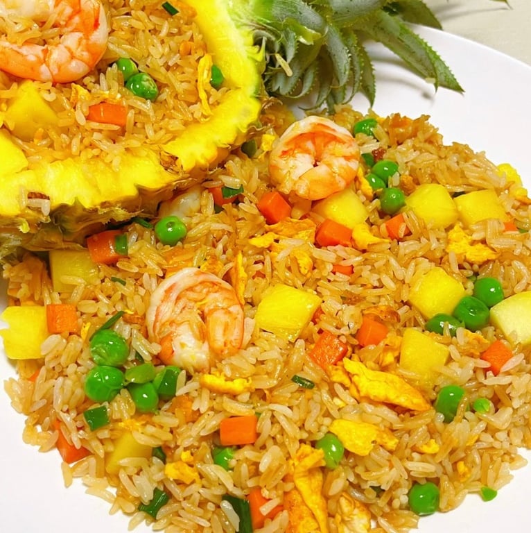 1. 菠萝炒饭 Pineapple Fried Rice with Shrimp