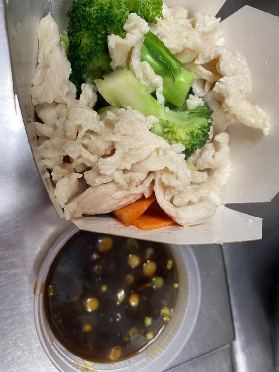 Steamed Chicken w. Broccoli