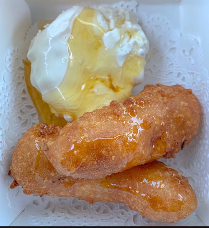 Fried Banana w/ Iced Cream