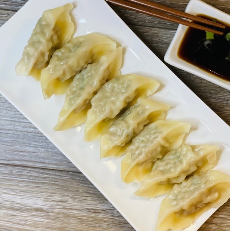 水饺 <br> Steamed Dumplings (8)