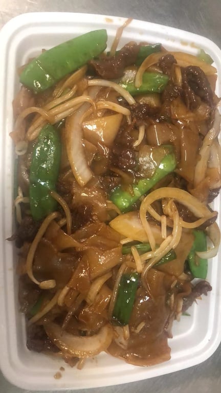 108. 牛炒粉 Beef Chow Fun