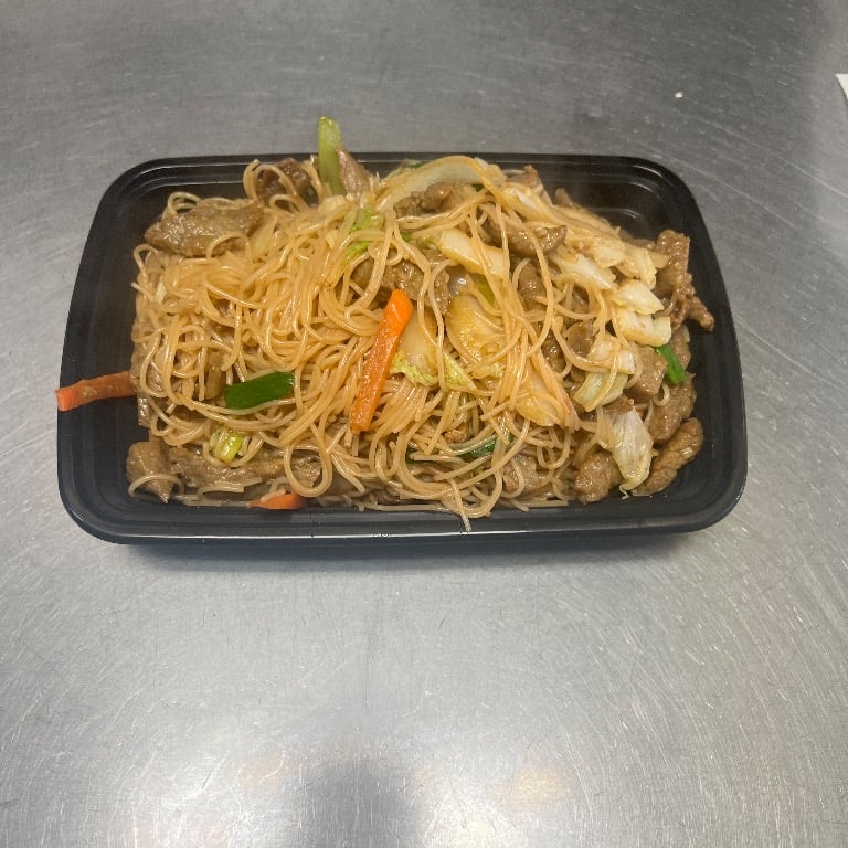 67. Beef Chow Mei Fun