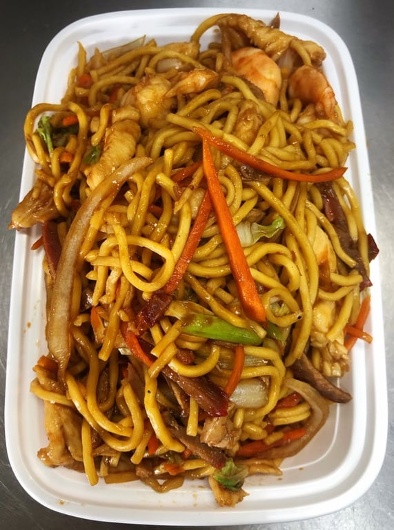 47. House Special Lo Mein
