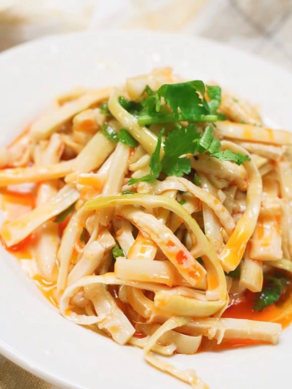 6. Bamboo Shoots w. Spicy Chili Sauce 麻辣笋尖