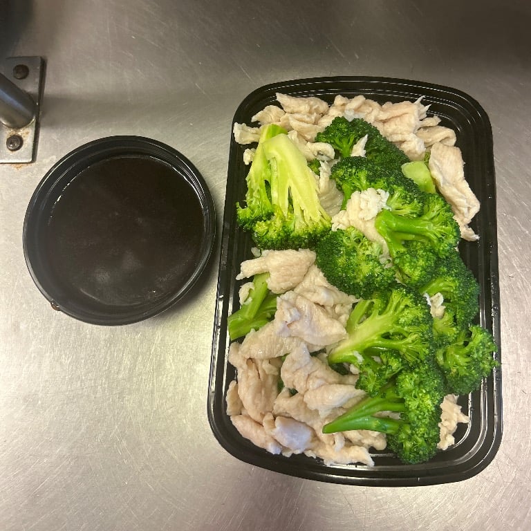 水煮白肉鸡芥兰<br>D 4. Steamed White Meat Chicken w. Broccoli