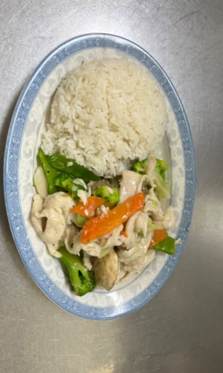 L 3. 蘑菇鸡片 Moo Goo Gai Pan